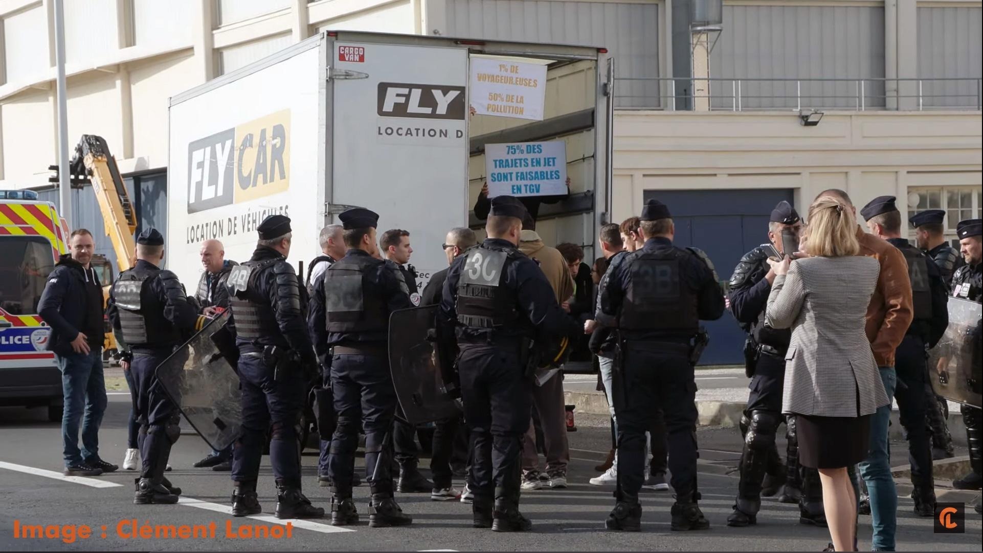 bourget attac Action d’XR et Attac au Bourget bloquée par un dispositif policier inédit