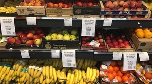 ﻿Actions supermarchés pour dénoncer la présence massive de pesticides dans notre alimentation.