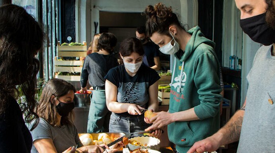 Résistance solidaire 20 000 repas chauds pour association et collectifs d'aide aux personnes en difficulté