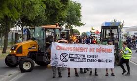 Mobilisation géante stop méga-bassines, acte III : le Port de La Pallice à La Rochelle